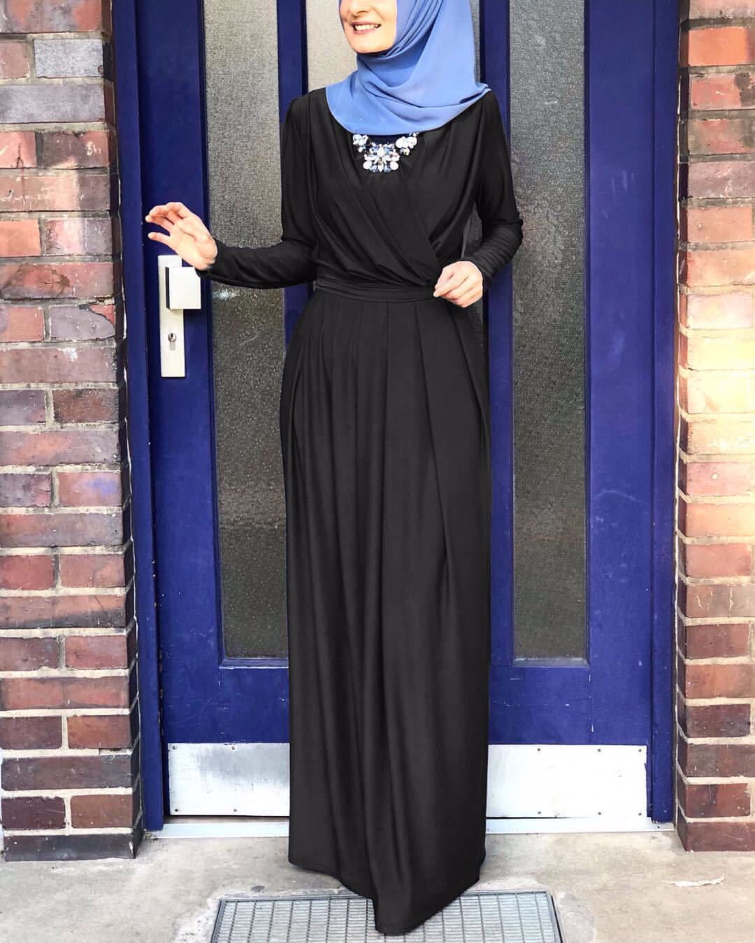 Elegant V-Neck Floor-Length Abaya Dress with Folds