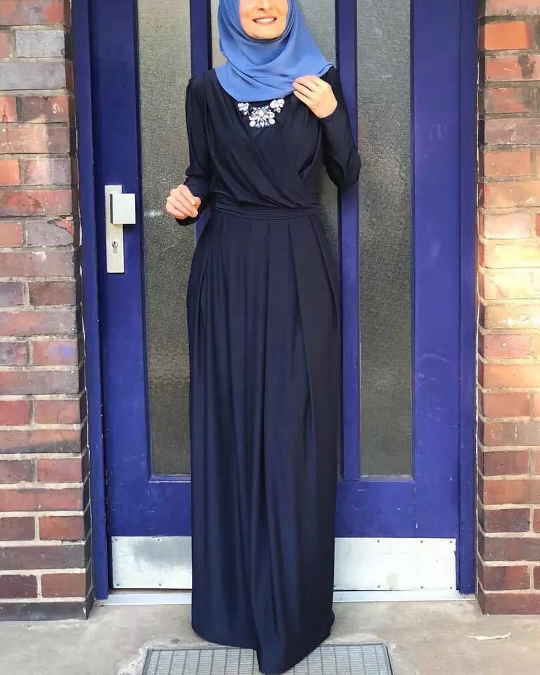 Elegant V-Neck Floor-Length Abaya Dress with Folds