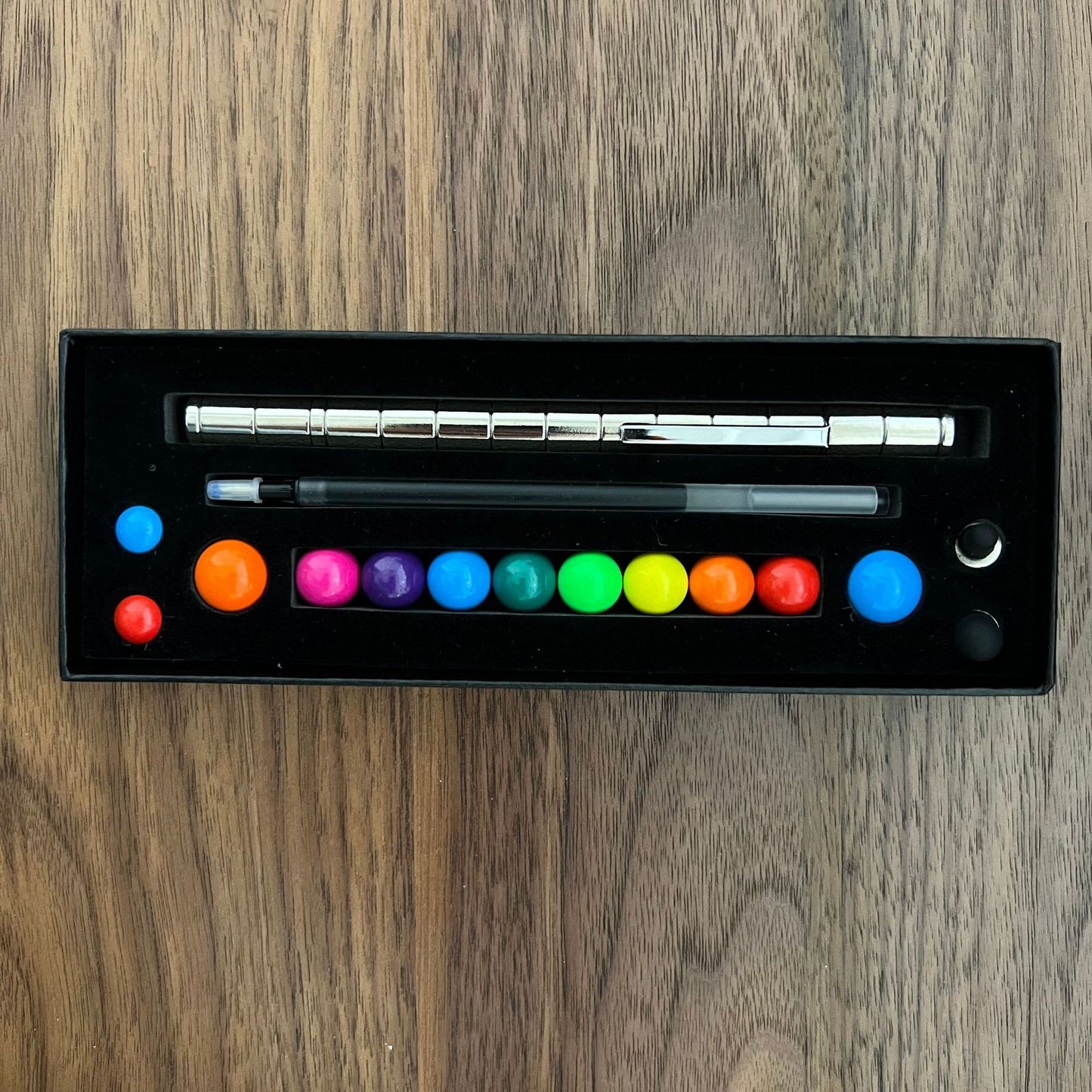 Two-Color Model Magnet Pen Color Ball Magnetic Pen Decompression Pen Magnetic Pole Decompression Pen Game Children's Toys