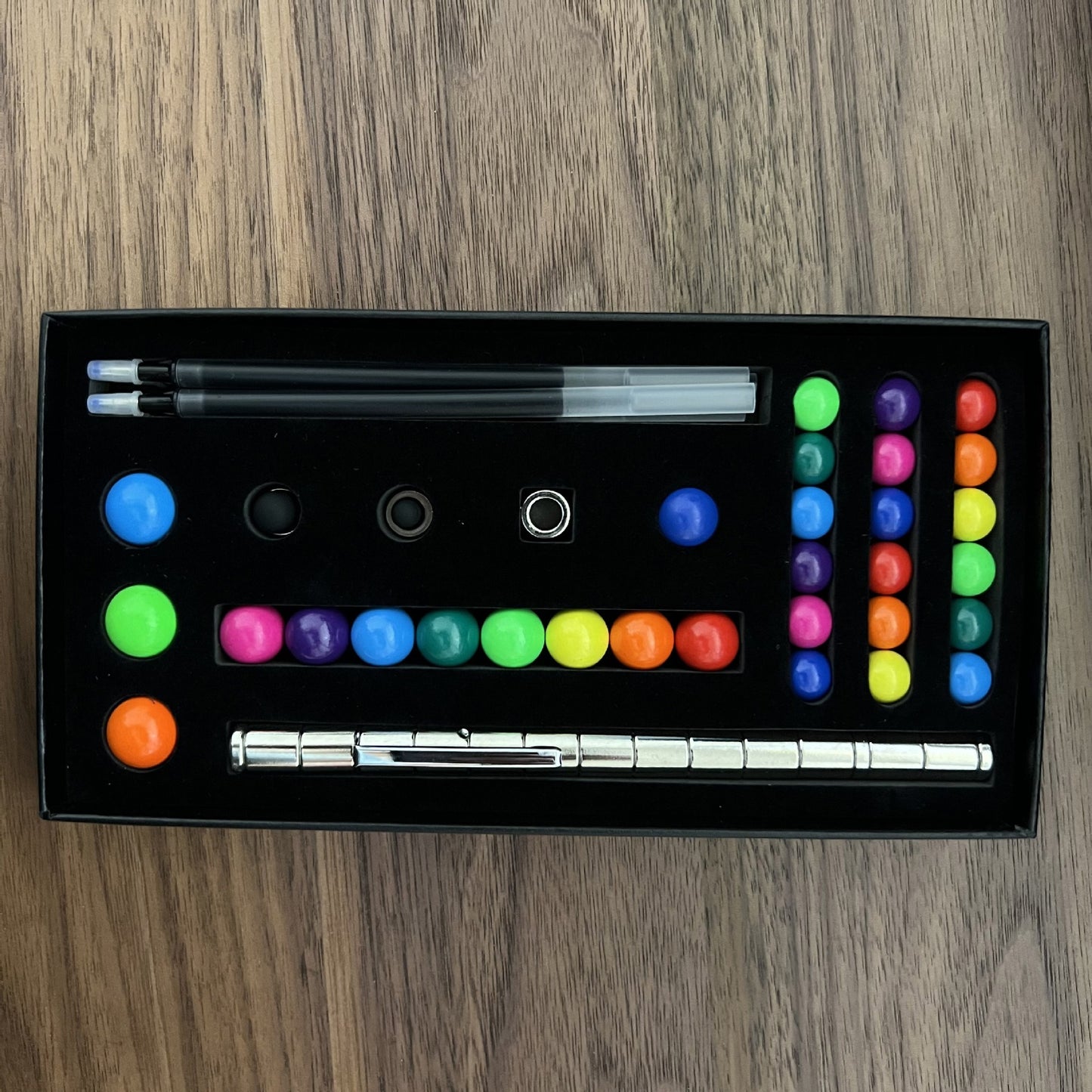 Two-Color Model Magnet Pen Color Ball Magnetic Pen Decompression Pen Magnetic Pole Decompression Pen Game Children's Toys