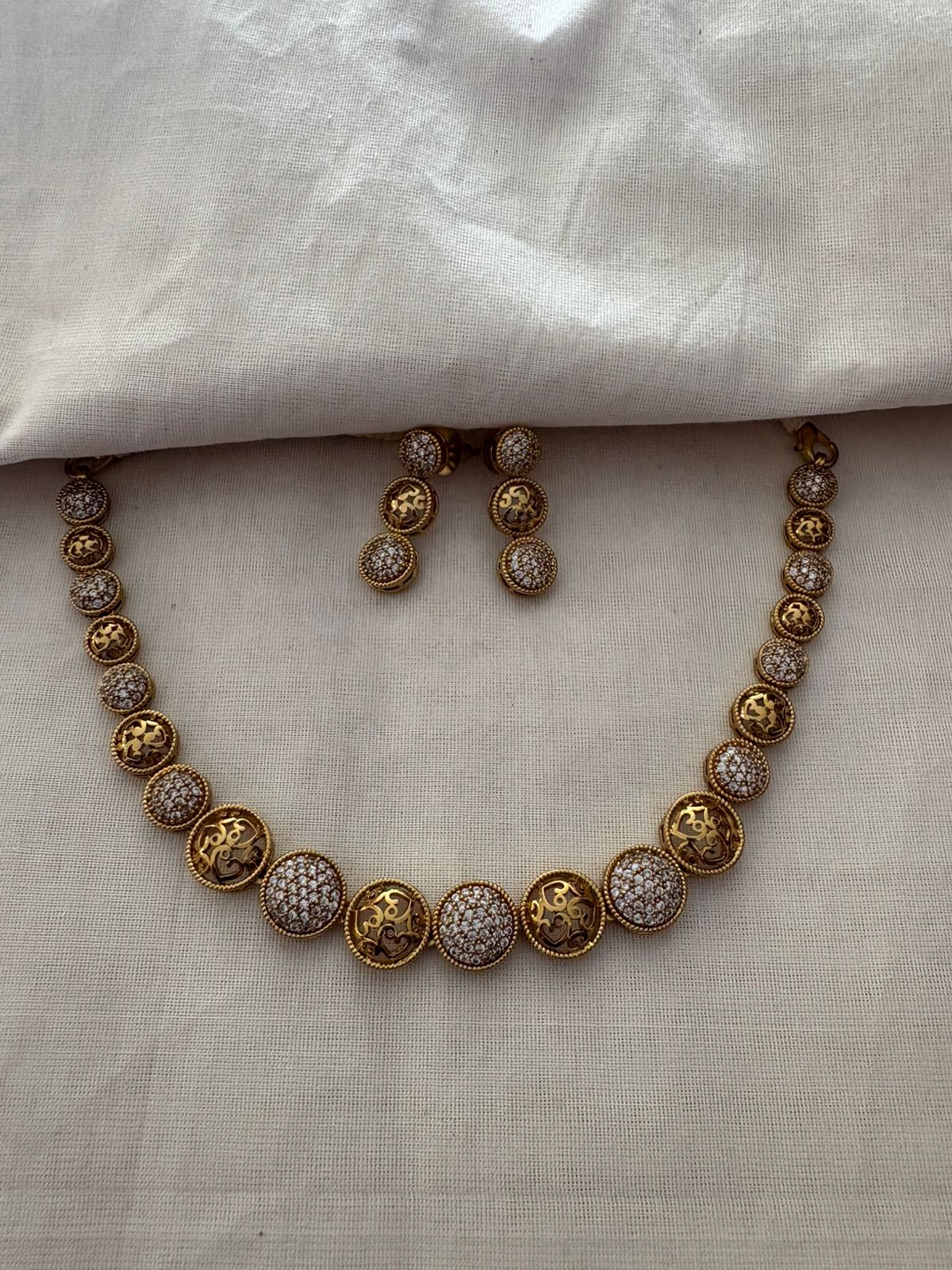 Ball AD Neck Set
